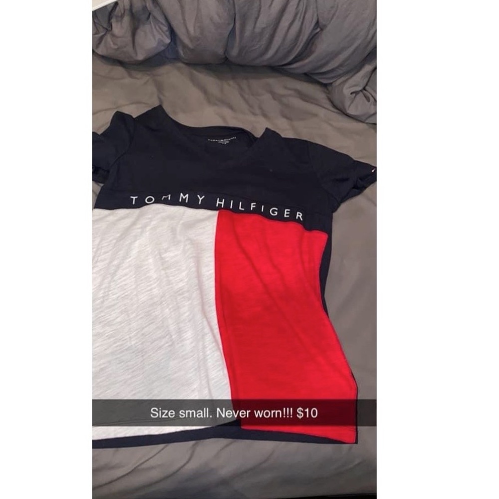 Size small Tommy Hilfiger top. Never wore